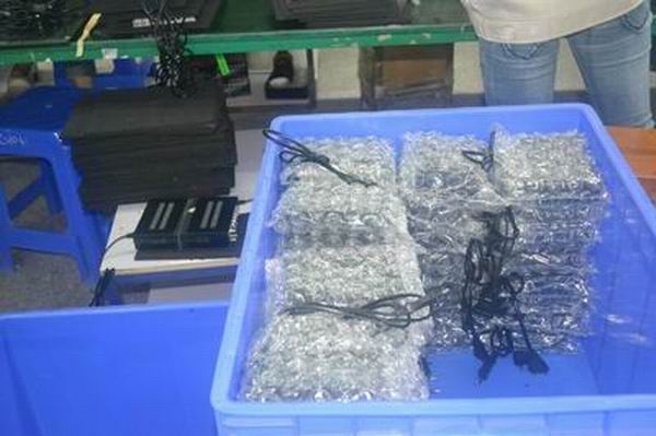 Smart tv box quad core amlogic box production process (3) ----“quad core set top box” ASSEMBLY (bubble packing) Smart tv box quad core amlogic box production process (3) ----“quad core set top box” ASSEMBLY (bubble packing)